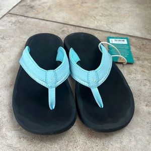 OluKai Ohana Sea Glass Black sandals women size 7